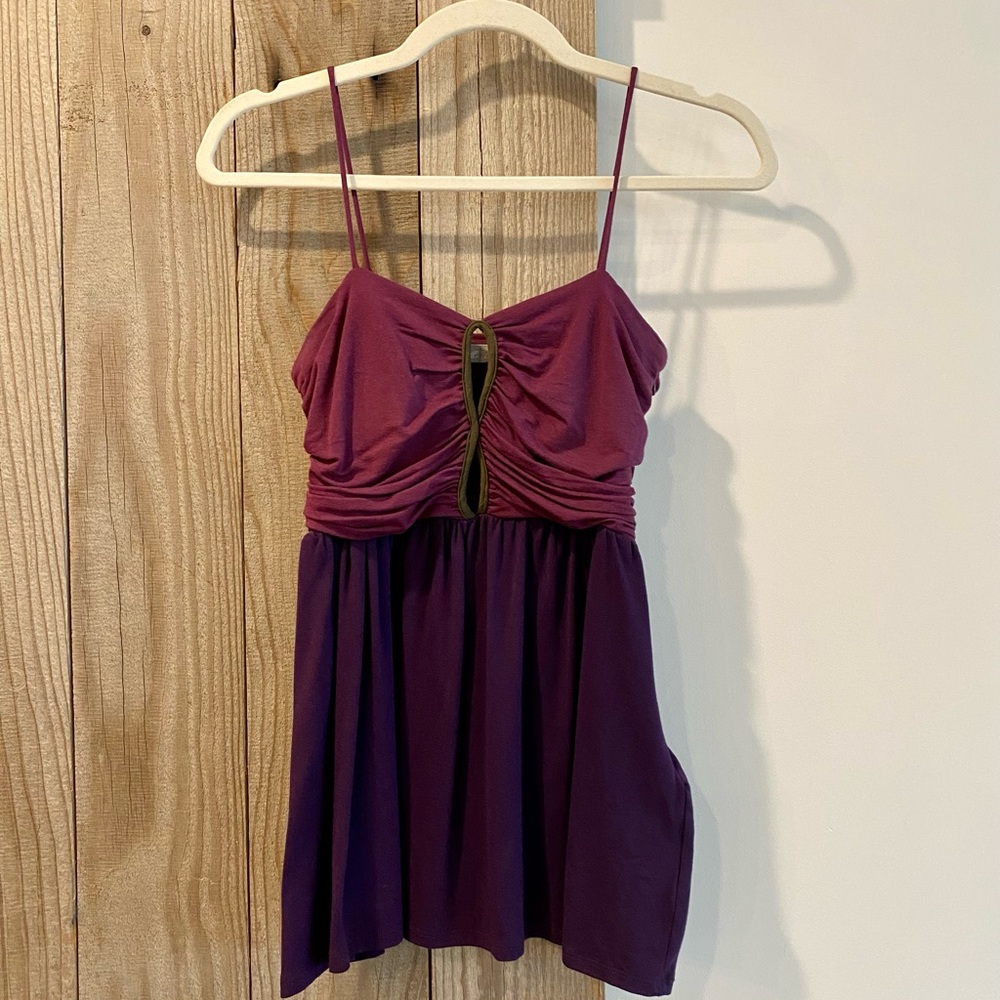 Dallin Chase Sexy Dual-Tone Block Jersey Sleeveless Peplum Top w/ Center Cutouts